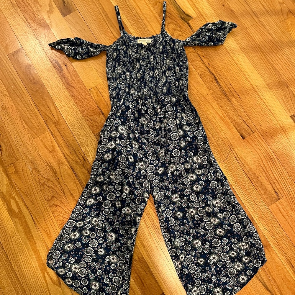Girls sz S jumpsuit, ruched top, spaghetti straps & loose sleevelets, flare pant